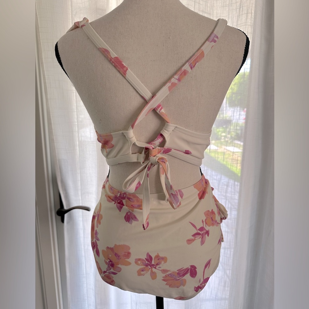 🌺👙 🎉HOST PICK🎉Gorgeous pin up retro floral ruffle bikini adjustable bow XL - Picture 4 of 6